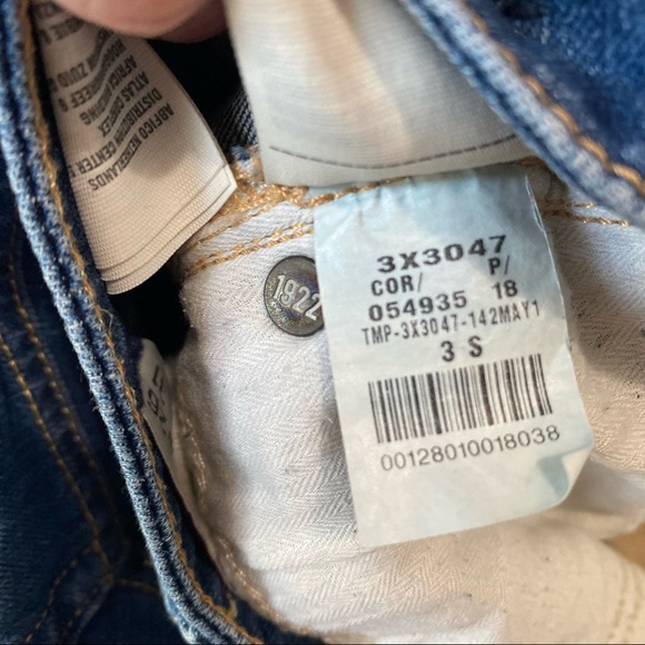 Hollister Low-rise Blue Boot-Cut Jeans, Size 3 - Picture 7 of 10